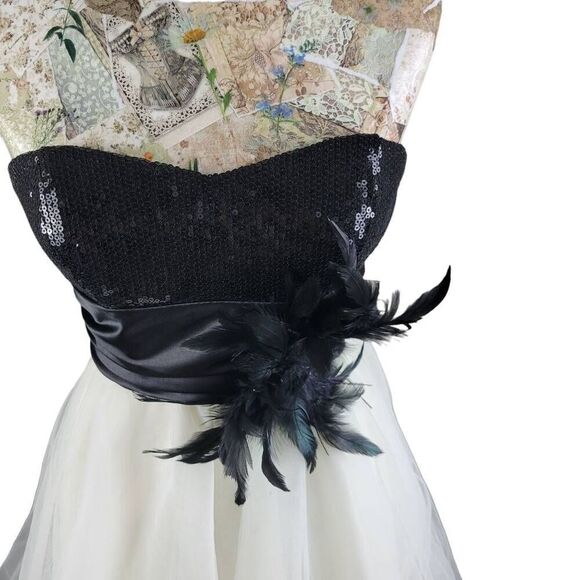 Formal Black & White Strapless Sequin Fluffy Sweetheart Mini Cocktail Dress - Picture 5 of 14